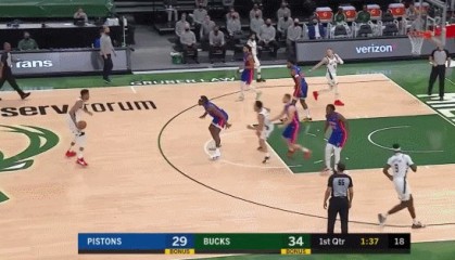 积极化学反应初养成 字母哥与福布斯挡拆现奇效