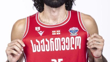 开云-艺术气息！魔术&amp;amp;格鲁吉亚中锋比塔泽在社交媒体晒出自己的新造型